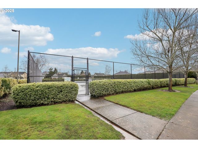 2516 MERIDIAN Ct, Woodburn, OR 97071