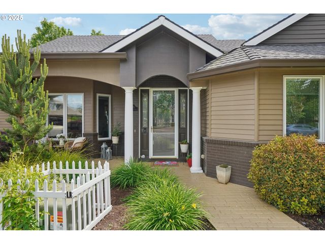 2516 MERIDIAN Ct, Woodburn, OR 97071