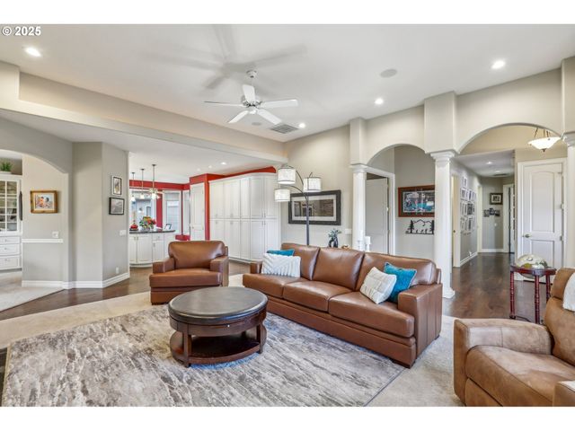 2516 MERIDIAN Ct, Woodburn, OR 97071