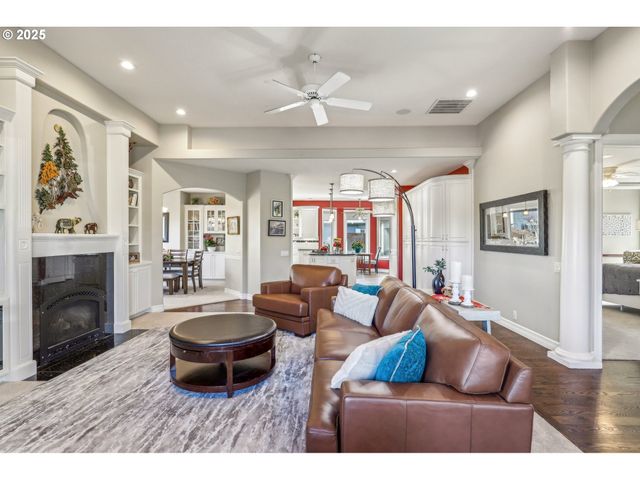 2516 MERIDIAN Ct, Woodburn, OR 97071