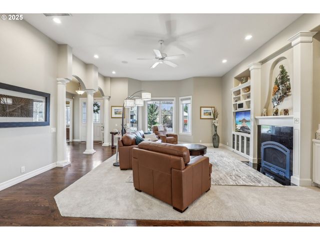 2516 MERIDIAN Ct, Woodburn, OR 97071