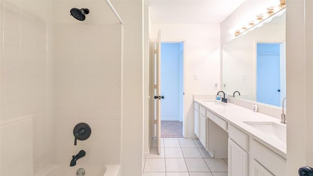 6702 Valley Branch Drive, Arlington, TX 76001