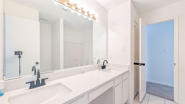 6702 Valley Branch Drive, Arlington, TX 76001