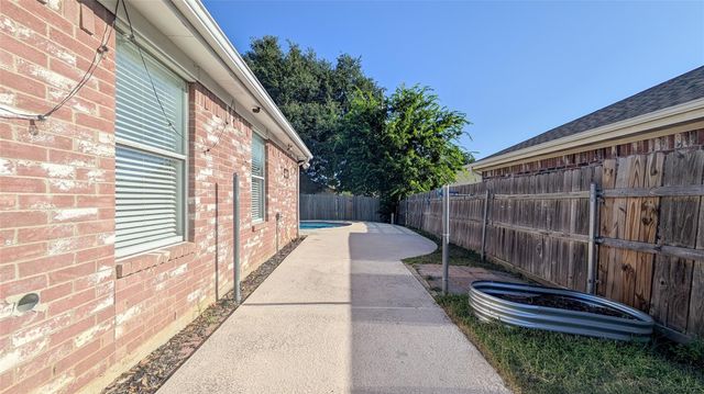 6702 Valley Branch Drive, Arlington, TX 76001
