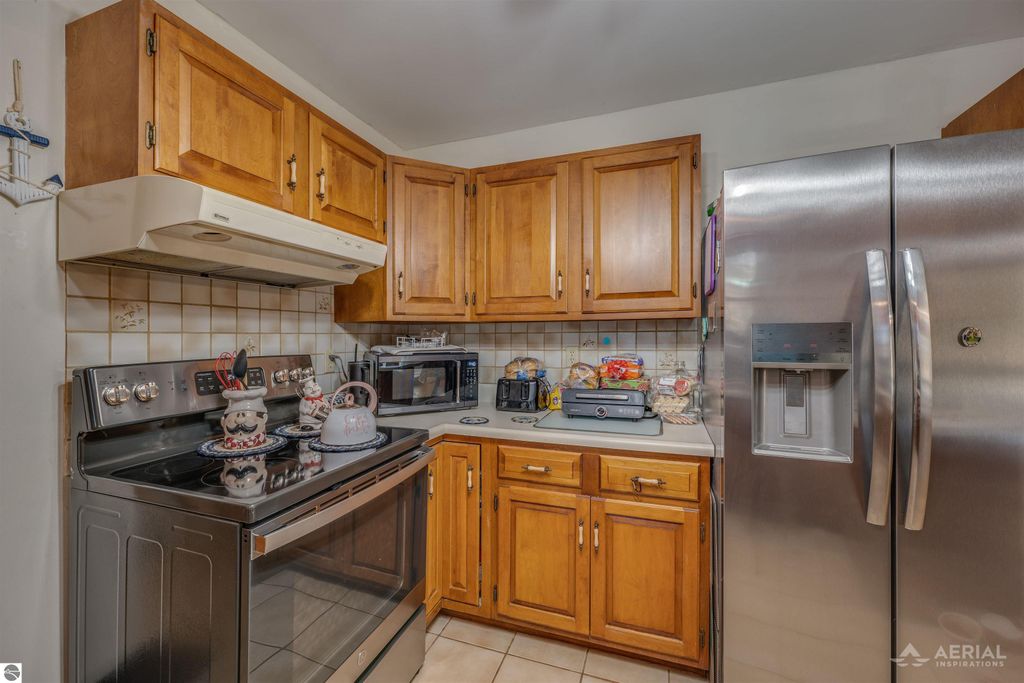 Image 12 of property listing at 965 Grove Street, Tawas City, MI 48763