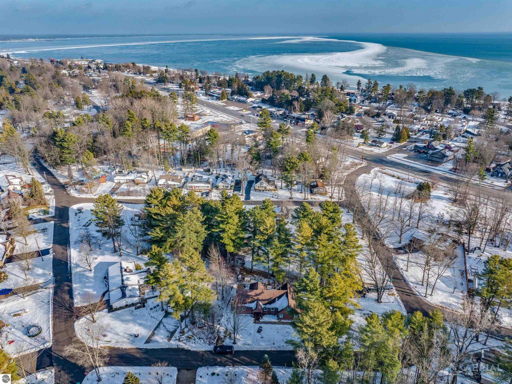 Image 3 of property listing at 965 Grove Street, Tawas City, MI 48763