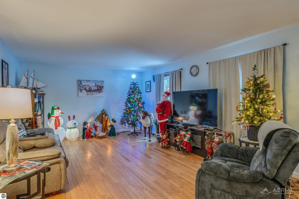 Image 8 of property listing at 965 Grove Street, Tawas City, MI 48763