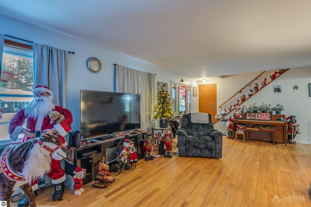 Image 9 of property listing at 965 Grove Street, Tawas City, MI 48763