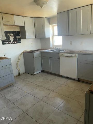 628 E 3rd Street, Bakersfield, CA 93307