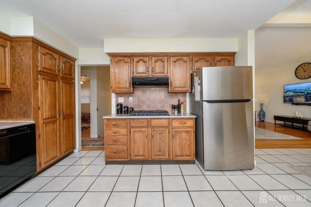 21 Wilk Road, Edison, NJ 08837