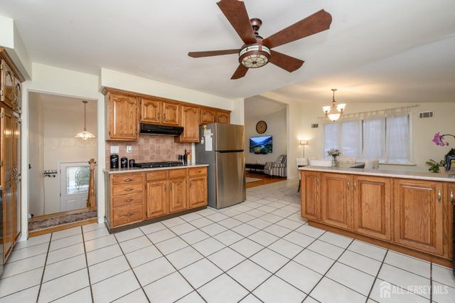 21 Wilk Road, Edison, NJ 08837