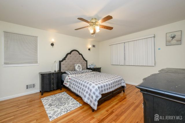 21 Wilk Road, Edison, NJ 08837