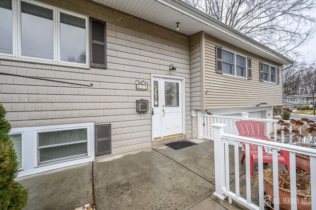 21 Wilk Road, Edison, NJ 08837