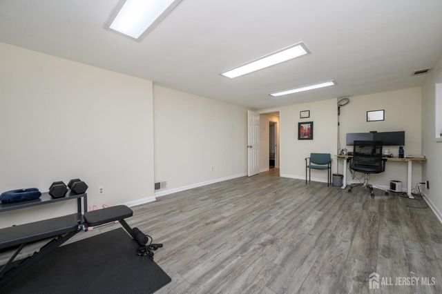 21 Wilk Road, Edison, NJ 08837