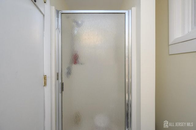 21 Wilk Road, Edison, NJ 08837