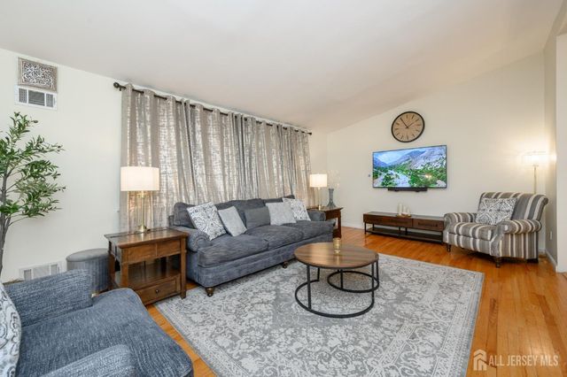 21 Wilk Road, Edison, NJ 08837