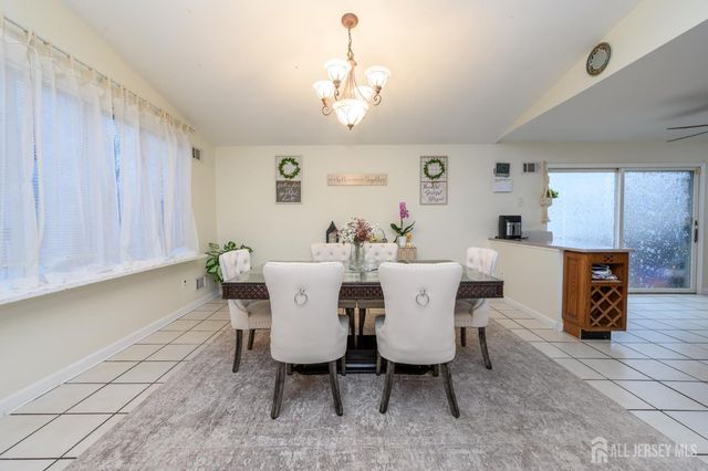 21 Wilk Road, Edison, NJ 08837