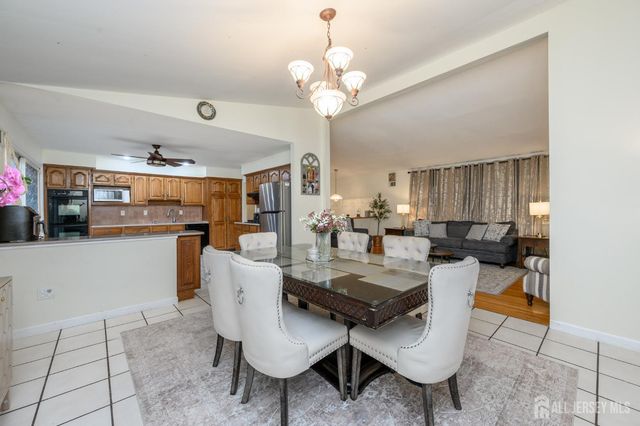 21 Wilk Road, Edison, NJ 08837