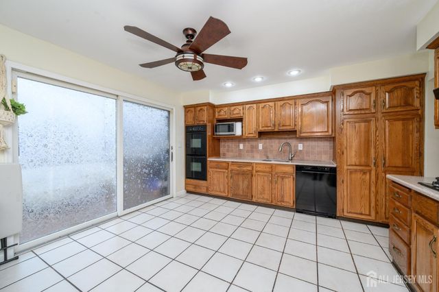 21 Wilk Road, Edison, NJ 08837