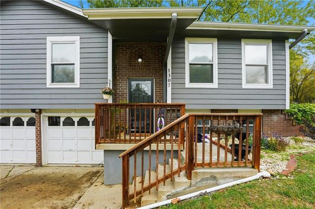 1307 Michele Drive, Excelsior Springs, MO 64024