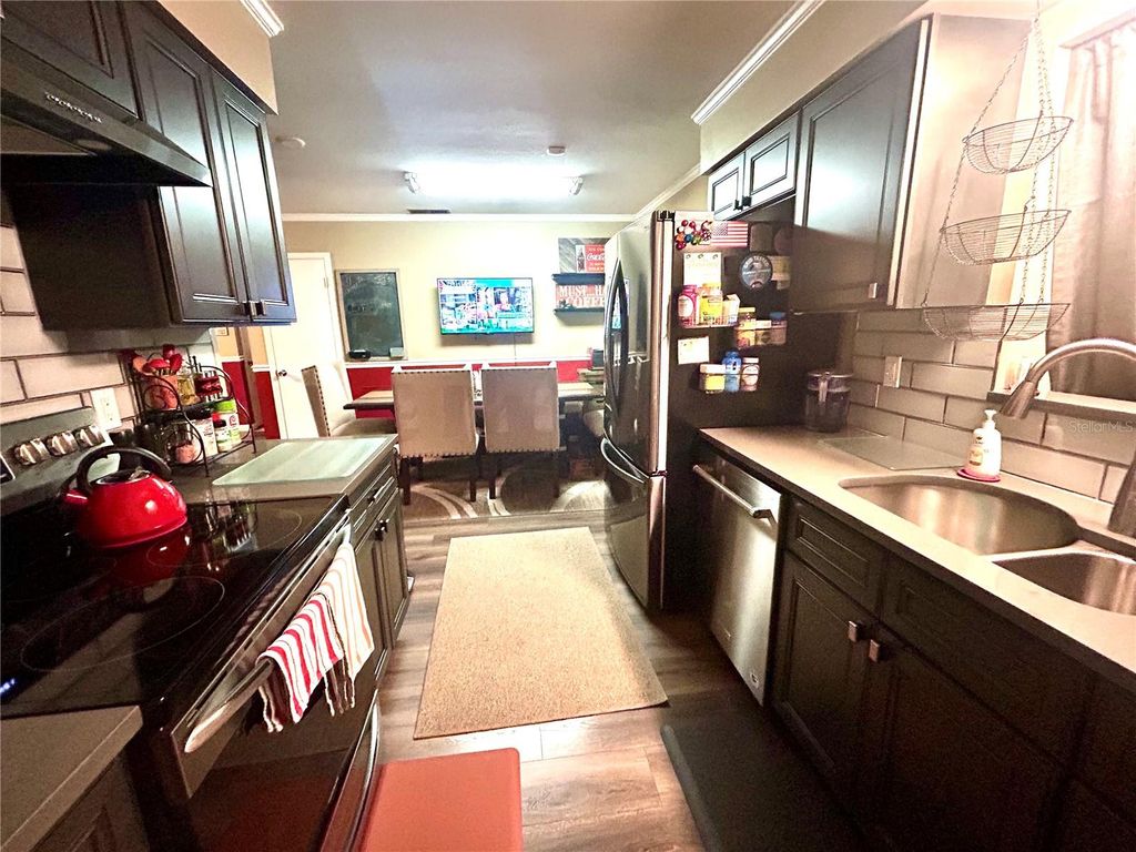 Image 6 of property listing at 2210 MURDOCK BOULEVARD, Orlando, FL 32817