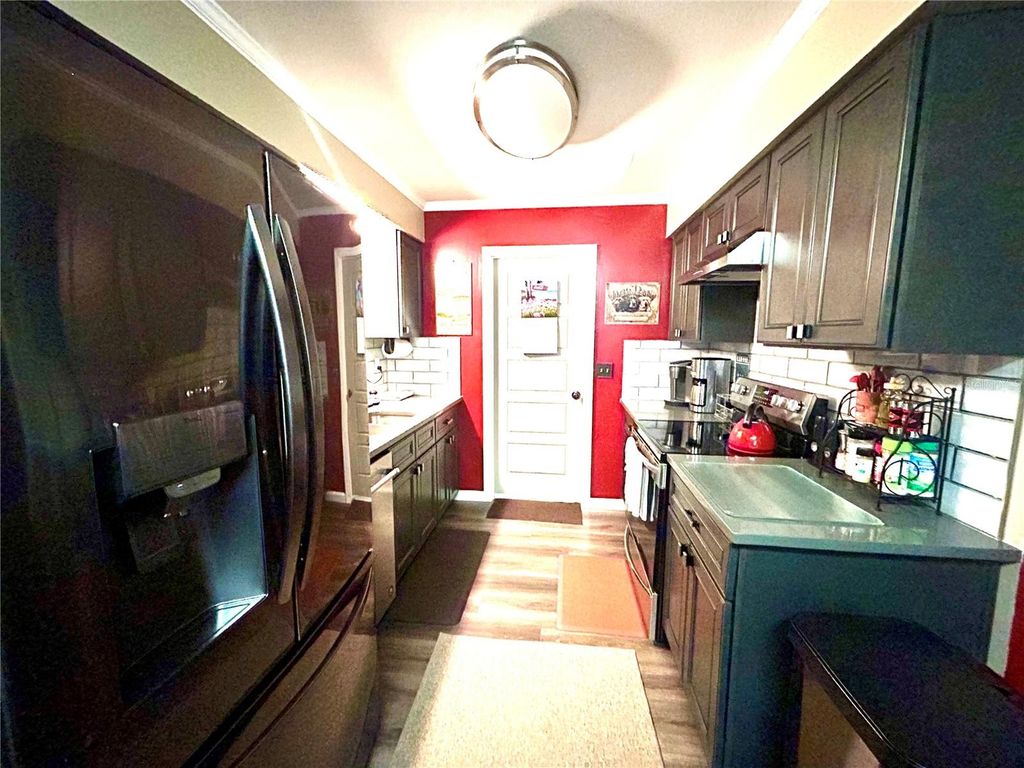 Image 7 of property listing at 2210 MURDOCK BOULEVARD, Orlando, FL 32817
