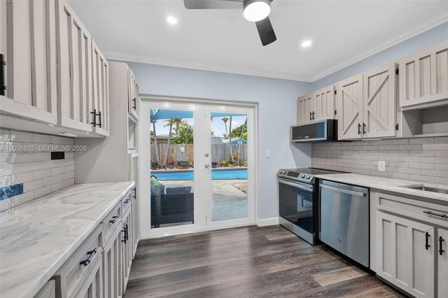 417 NW 46th St, Oakland Park, FL 33309