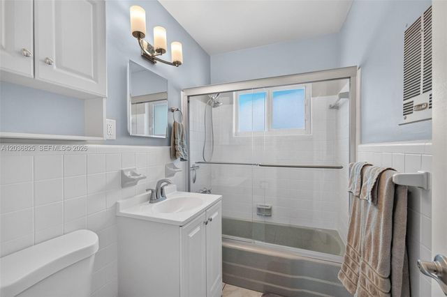 417 NW 46th St, Oakland Park, FL 33309