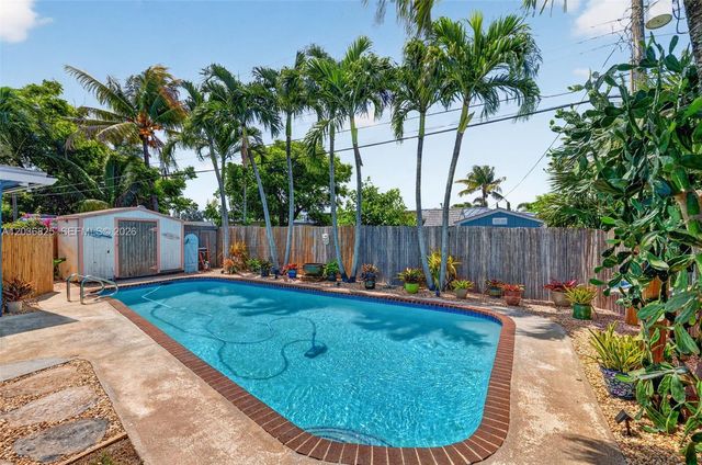 417 NW 46th St, Oakland Park, FL 33309