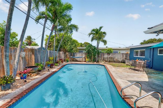 417 NW 46th St, Oakland Park, FL 33309