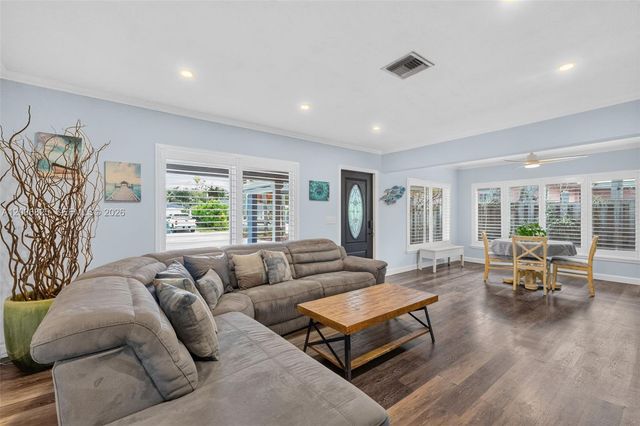 417 NW 46th St, Oakland Park, FL 33309