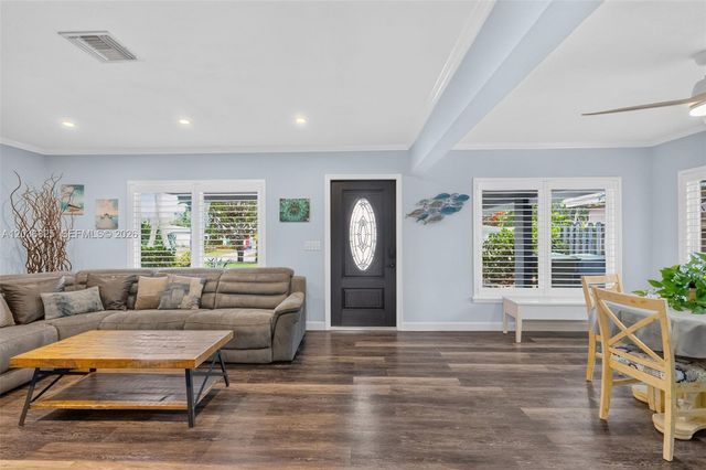 417 NW 46th St, Oakland Park, FL 33309