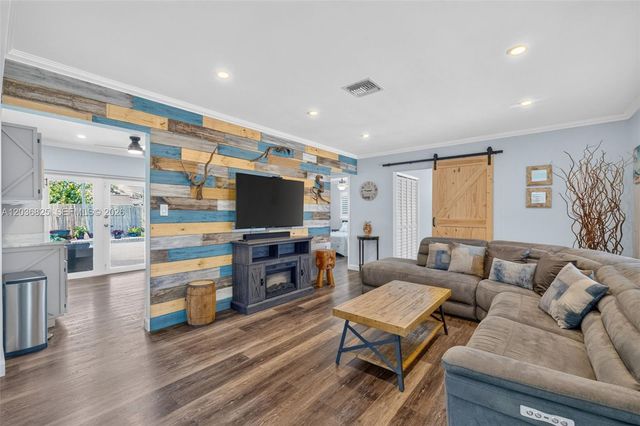 417 NW 46th St, Oakland Park, FL 33309