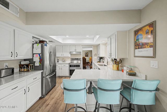 5720 W FRIER Drive W, Glendale, AZ 85301