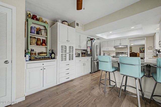 5720 W FRIER Drive W, Glendale, AZ 85301