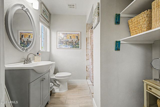 5720 W FRIER Drive W, Glendale, AZ 85301