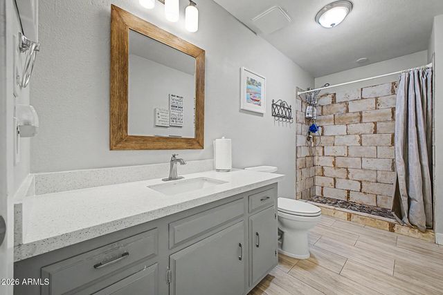 5720 W FRIER Drive W, Glendale, AZ 85301