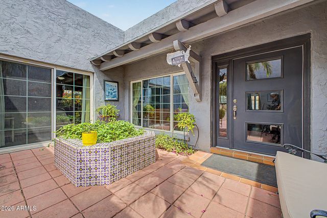 5720 W FRIER Drive W, Glendale, AZ 85301