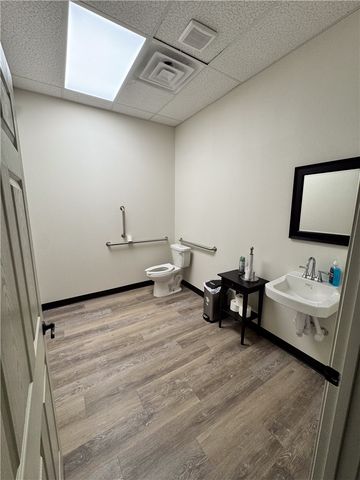 2502 SW 14th Street Suite 20, Bentonville, AR 72712