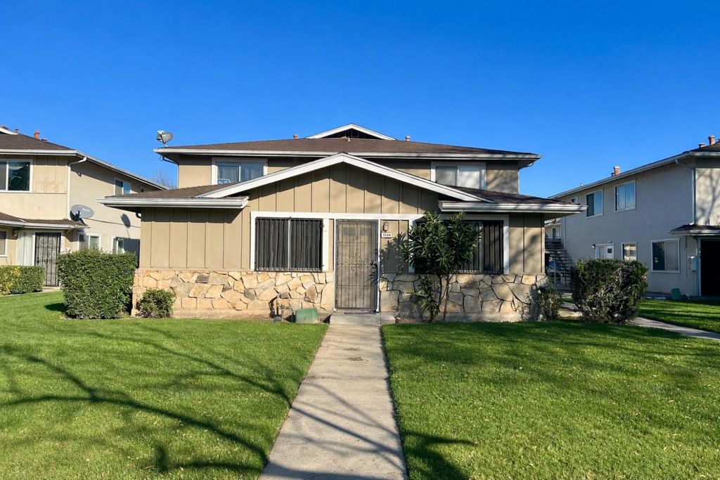 Image 1 of property listing at 2694 W Fairmont Avenue # 102, Fresno, CA 93705