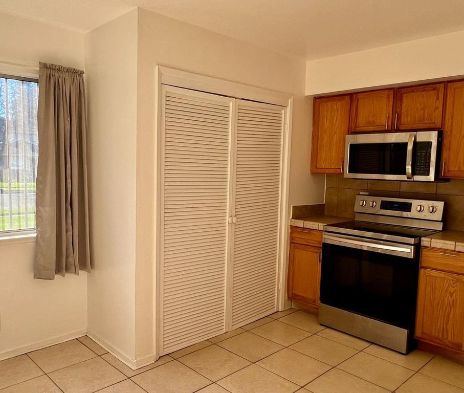 Image 11 of property listing at 2694 W Fairmont Avenue # 102, Fresno, CA 93705