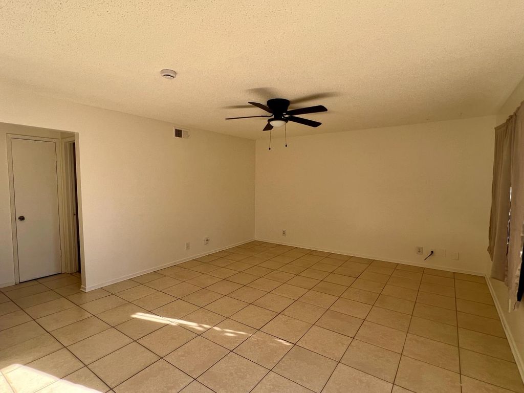 Image 4 of property listing at 2694 W Fairmont Avenue # 102, Fresno, CA 93705