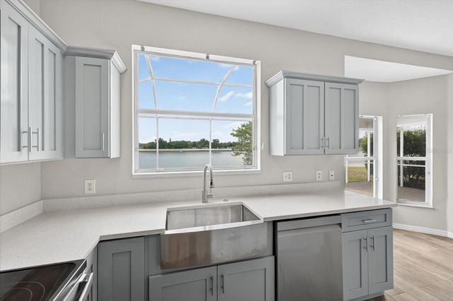 8405 CANTERBURY LAKE BOULEVARD, Tampa, FL 33619