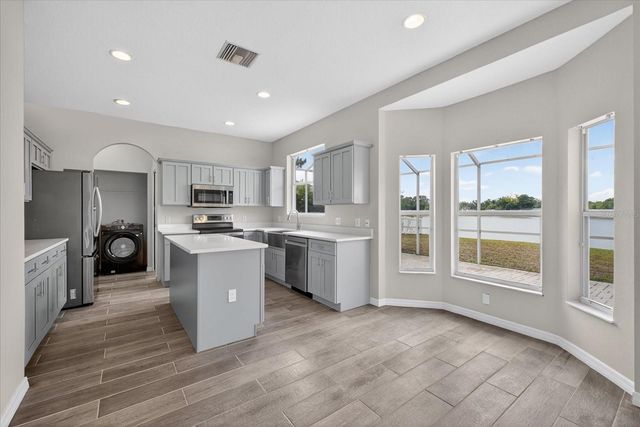 8405 CANTERBURY LAKE BOULEVARD, Tampa, FL 33619