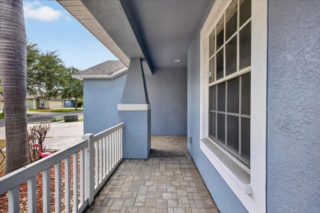 8405 CANTERBURY LAKE BOULEVARD, Tampa, FL 33619