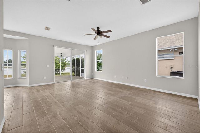 8405 CANTERBURY LAKE BOULEVARD, Tampa, FL 33619
