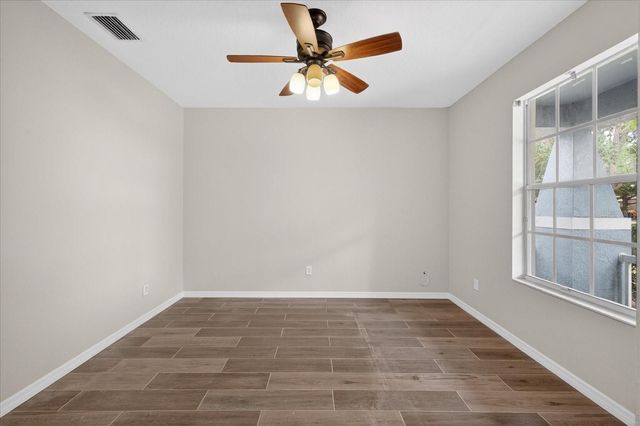 8405 CANTERBURY LAKE BOULEVARD, Tampa, FL 33619
