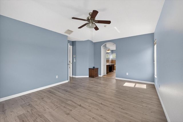 8405 CANTERBURY LAKE BOULEVARD, Tampa, FL 33619