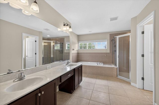8405 CANTERBURY LAKE BOULEVARD, Tampa, FL 33619