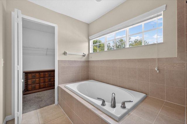 8405 CANTERBURY LAKE BOULEVARD, Tampa, FL 33619